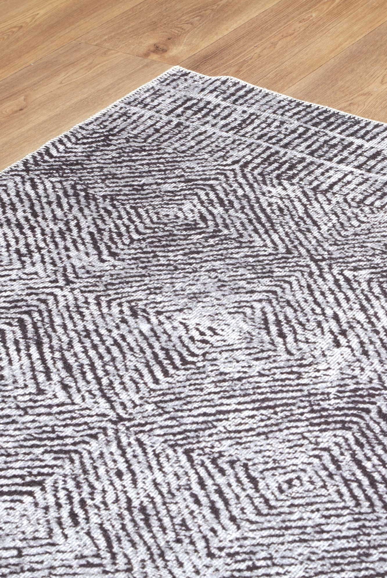 Contemporary Lauro Grey Rug on side