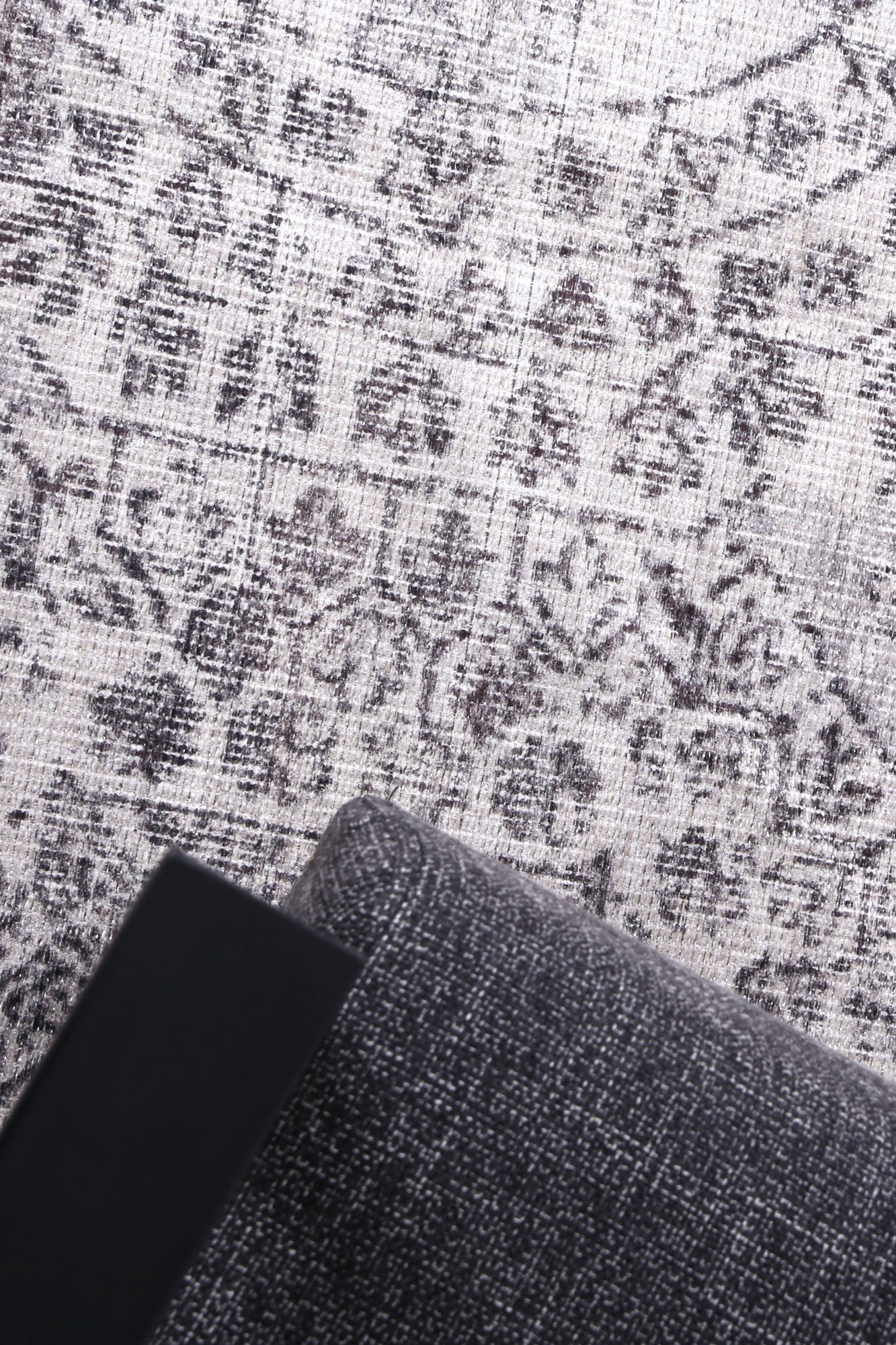 Versailles Winter Gray Rug zoomed view