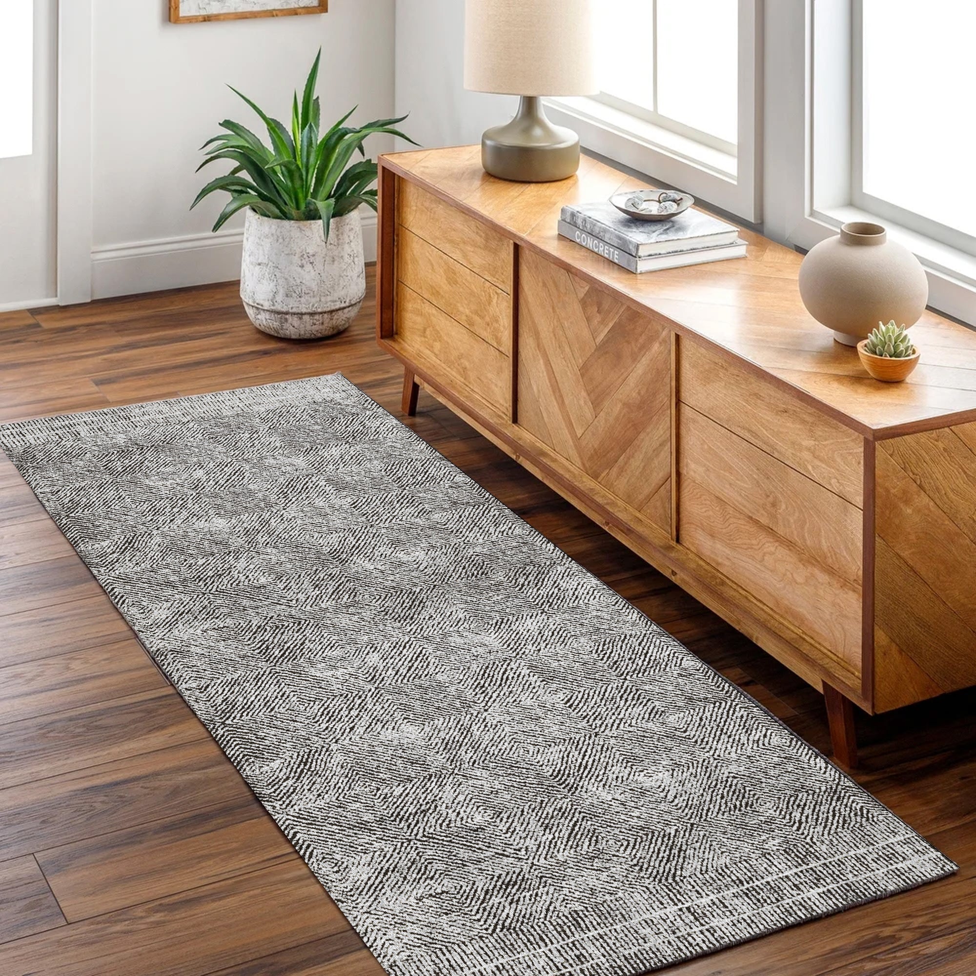 Contemporary Lauro Grey Runner in room